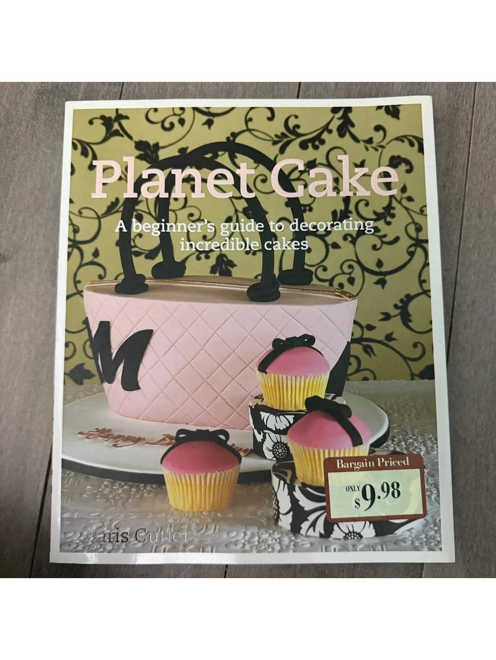 Planet Cake: A Beginner's Guide to Decorating Incredible Cakes by Paris Cutler